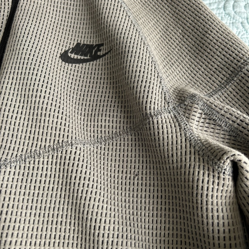 Nike Gray Textured Jacket - Picture 2 of 5